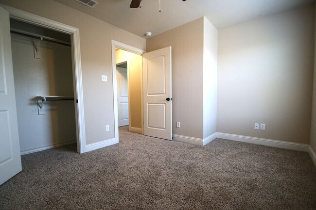 Building Photo - Little Piece of HEAVEN~3/2.5 Home w/ Open ...