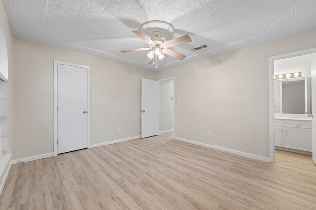 Building Photo - 608 Pleasant Manor Ave