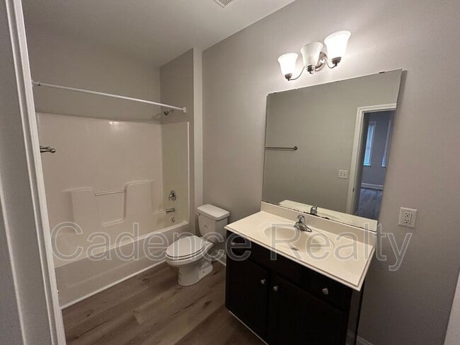 Building Photo - 4904 Maple Ave