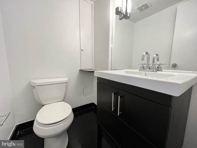 Building Photo - 1420 Locust St