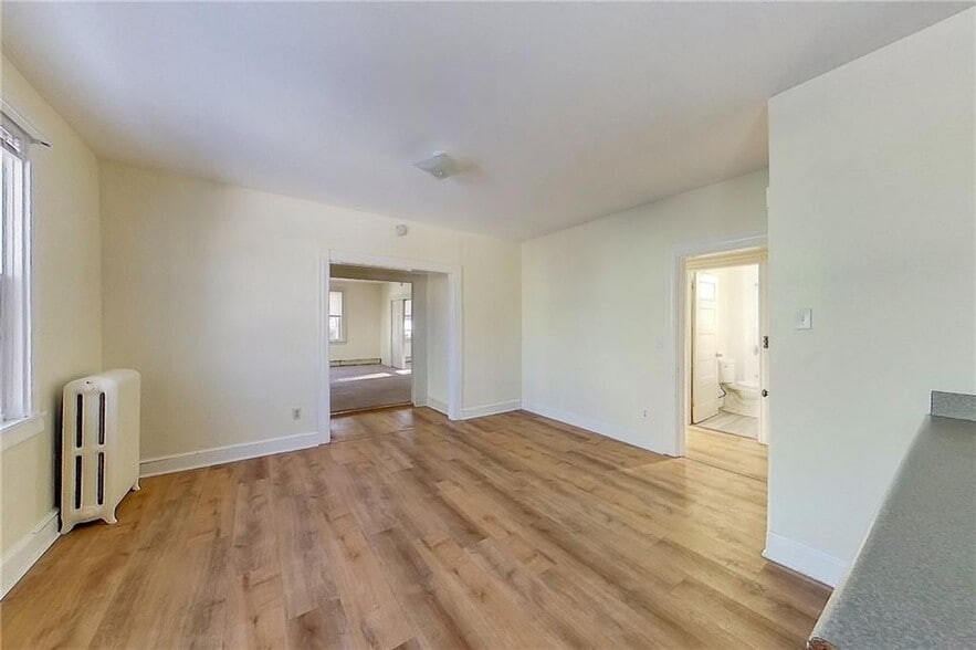 Building Photo - 6 Russell Ave