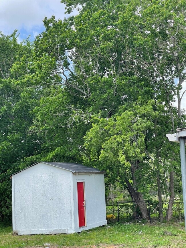 Building Photo - 2734 Ash Rd