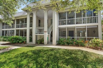 Building Photo - Beautifully updated 2 bed/2 bath located c...