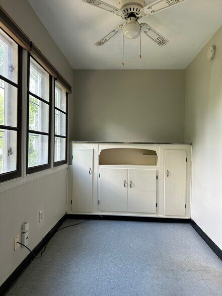 Building Photo - 784 Carpenter St