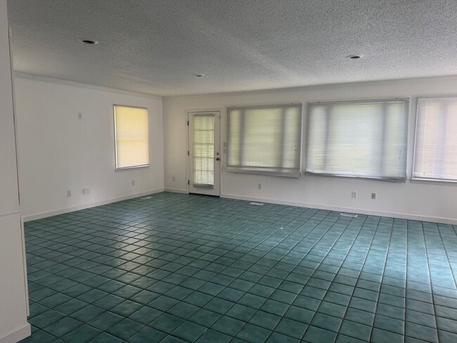 Building Photo - 2530 Merrimont Dr NW