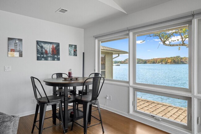 Building Photo - 100 Bayou Point