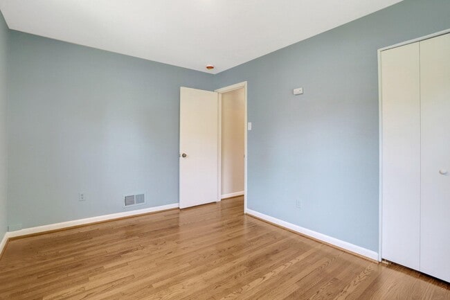 Building Photo - 8005 Candlewood Dr