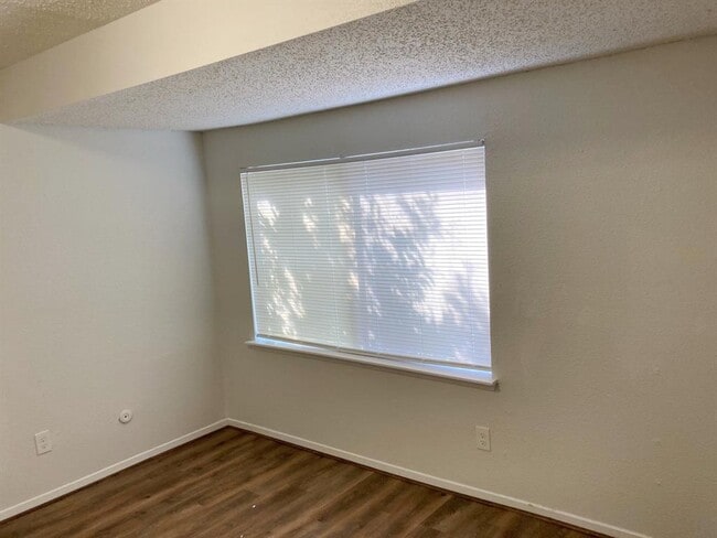 Building Photo - 5327 Pinewilde Dr
