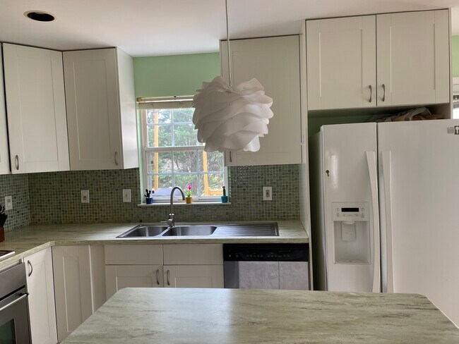 Kitchen - 42 Beacon Hill Ct