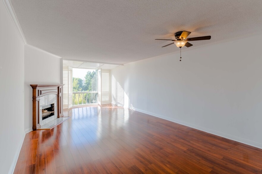 Primary Photo - 12830 Burbank Blvd