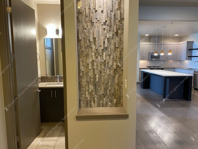 Building Photo - Designer-Finished Townhome Near COCC & NWX