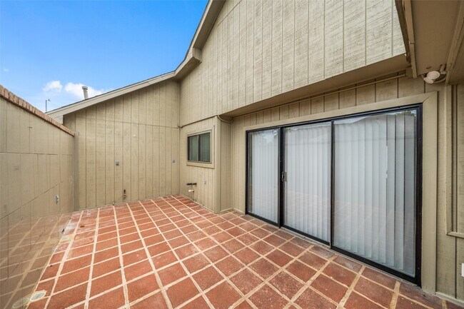 Building Photo - 2610 Lazy Spring Ct