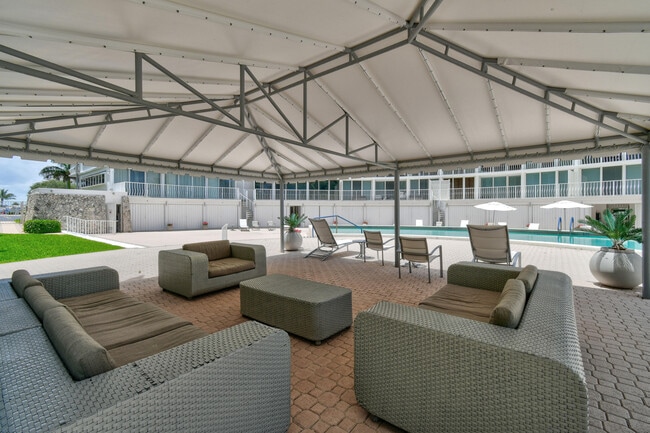 Building Photo - 2774 S Ocean Blvd