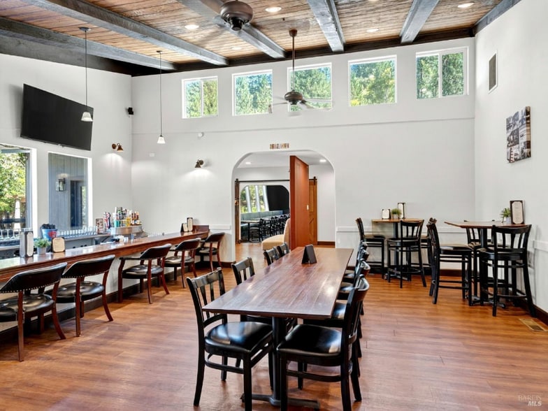 Building Photo - 16451 Golf Rd