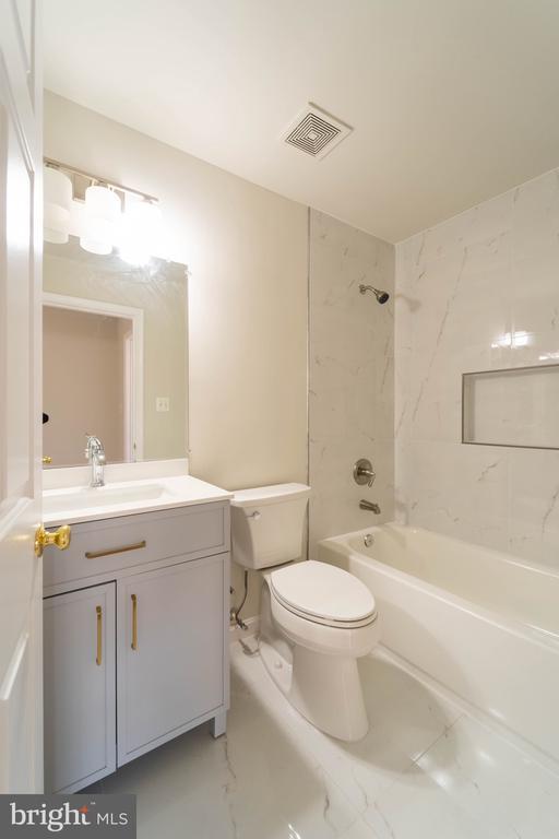 Building Photo - 2739 Manhattan Pl