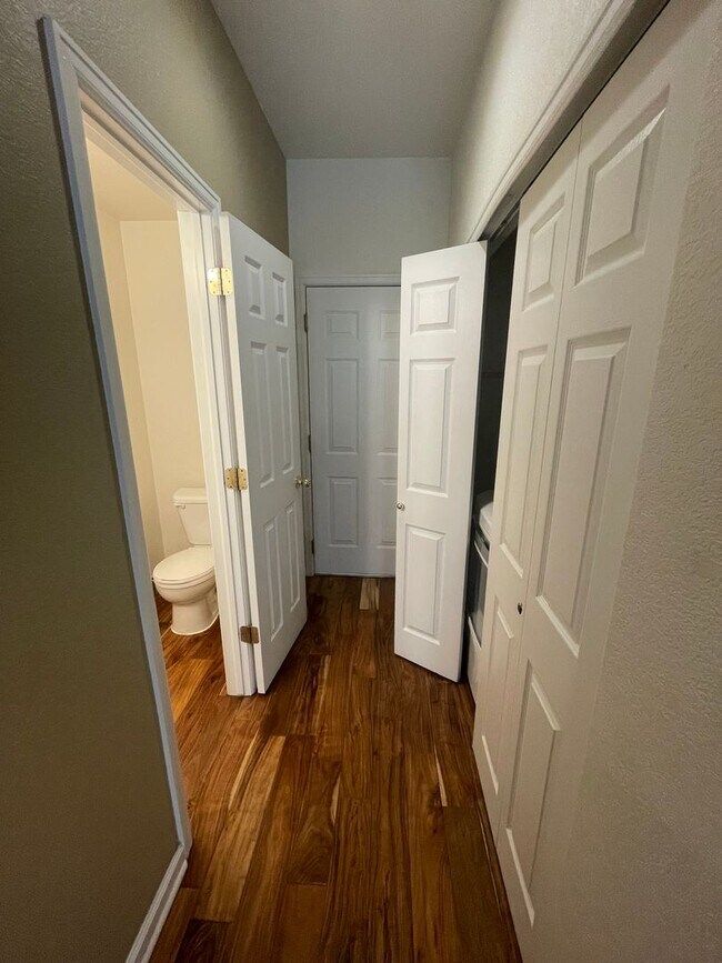 Building Photo - Spacious 3 Bed, 2.5 Bath Townhome in Rigden Farm! Unit E!
