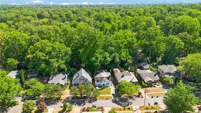 Building Photo - 1213 Cameron Ct NE