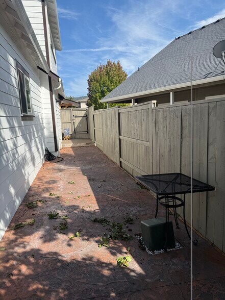 Building Photo - 1184 Rutherford Dr