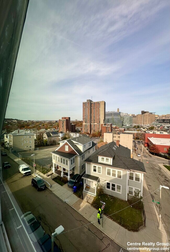 Building Photo - 188 Hillside St