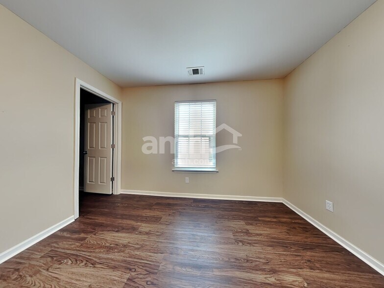 Building Photo - 412 Flint Dr