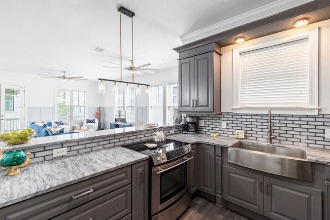 Building Photo - 337 Grande Pointe Cir