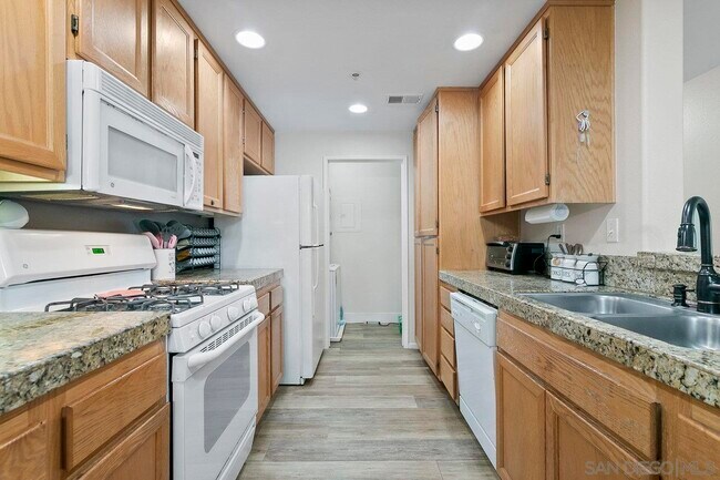 Building Photo - 1864 Opaline Pl