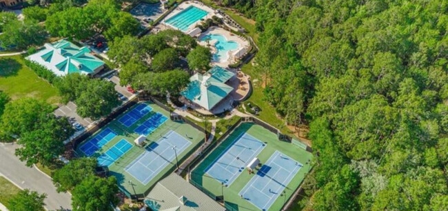 Building Photo - 531 Hedgewood Dr