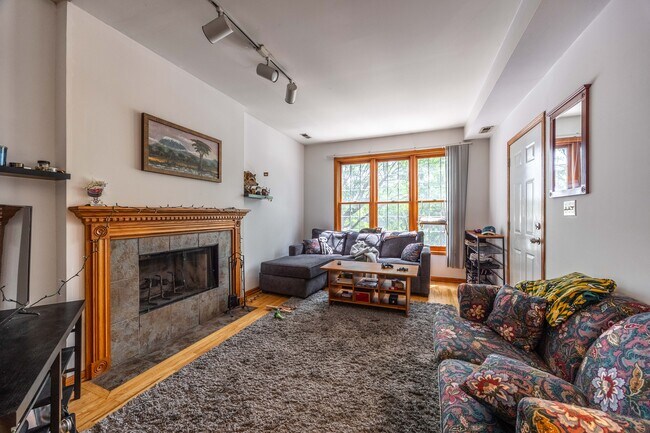 Building Photo - 1351 N Wolcott Ave