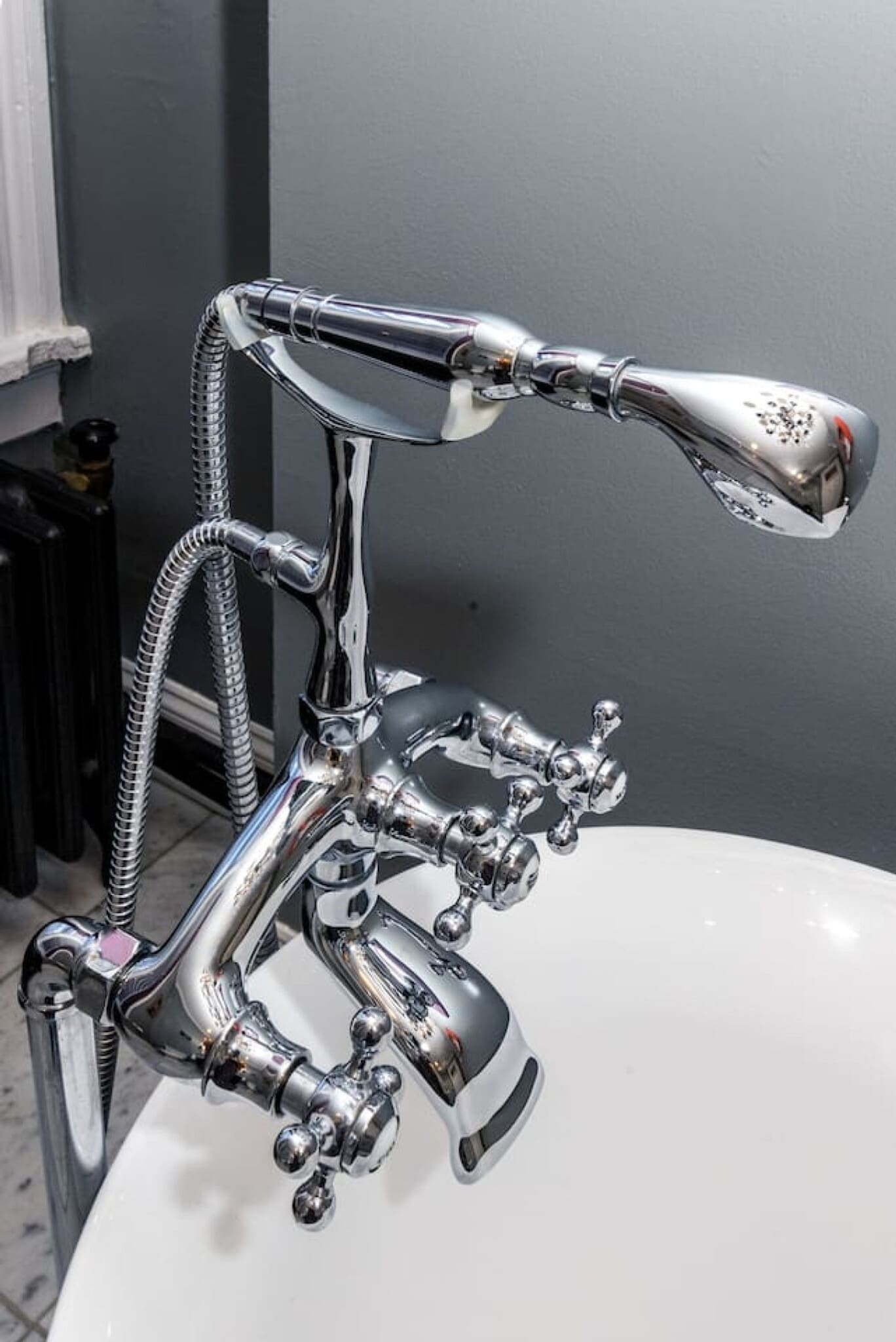 Building Photo - 215 W 9th St