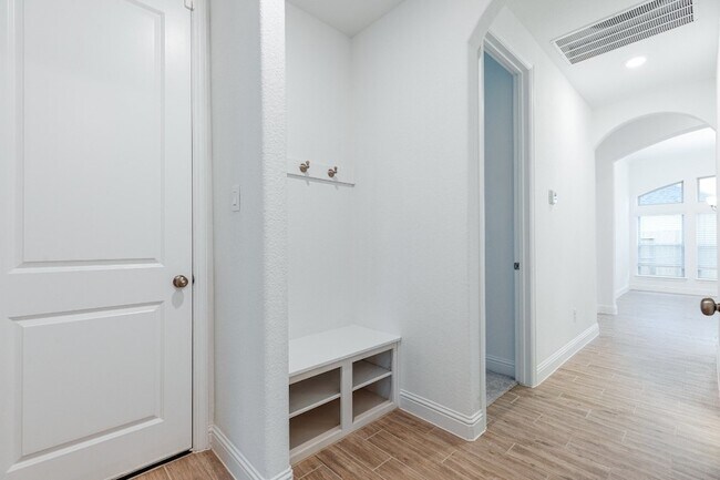 Building Photo - 1403 Woodson Rdg Ln