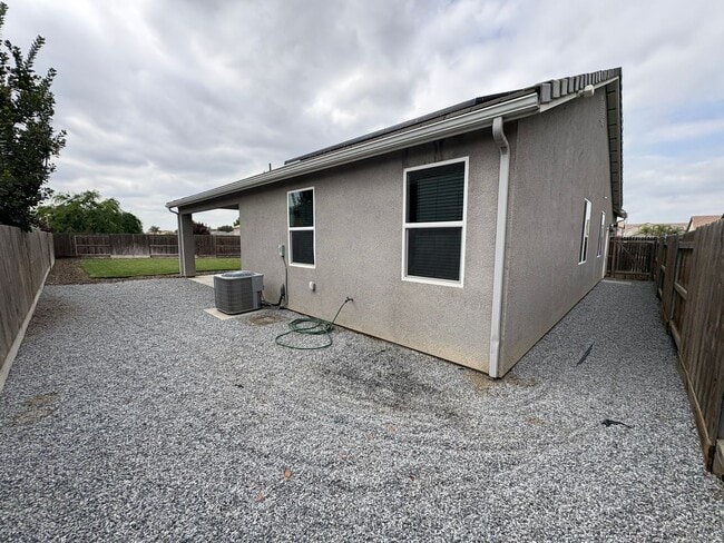 Building Photo - Tulare Home coming soon!