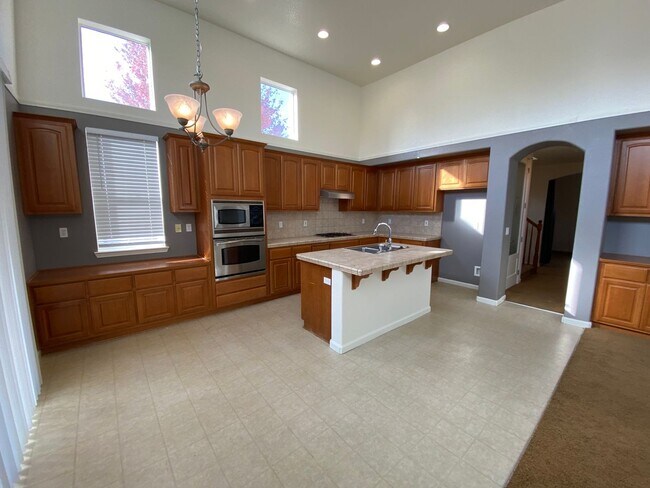 Building Photo - Elegant 2 story home in NW Visalia Coming ...