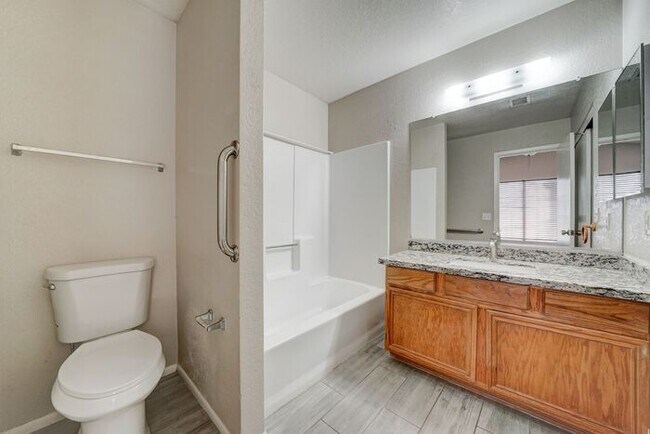 Building Photo - READY TO VIEW NOW! Recently Renovated 2bed/2bath Townhouse in Peoria!