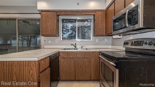 Building Photo - 8110 Rene Dr