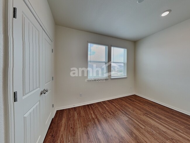 Building Photo - 2734 Lillybrook Ln