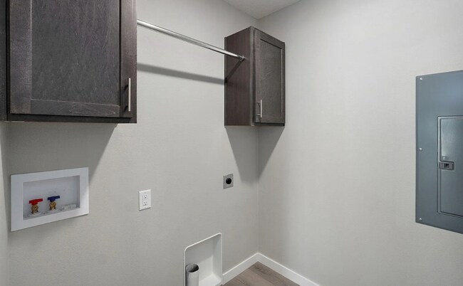 Building Photo - Like New 3 Bedroom Home - Hills of Olde Savannah