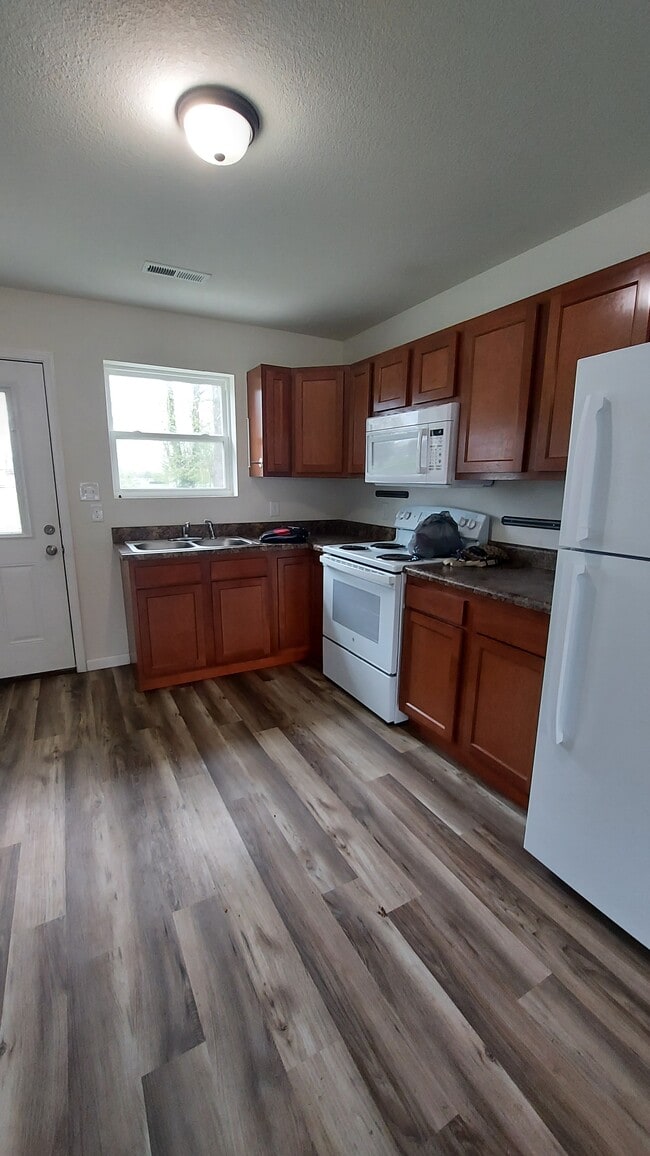 Building Photo - 1408 Omar St