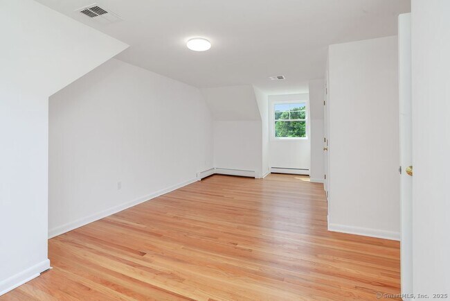 Building Photo - 214 Mixville Rd