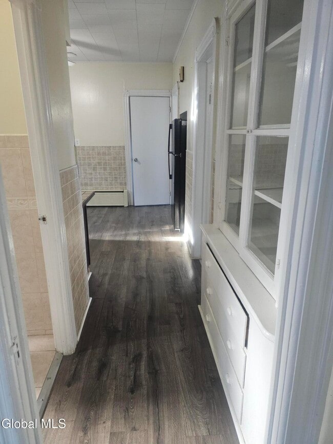 Building Photo - 1008 Helderberg Ave