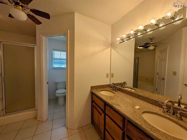 Building Photo - 1431 Cherokee Cir