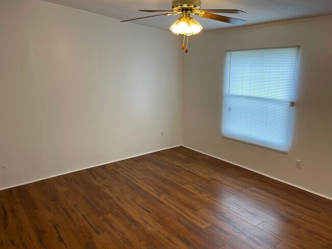 Master Bedroom - 332 Helen St