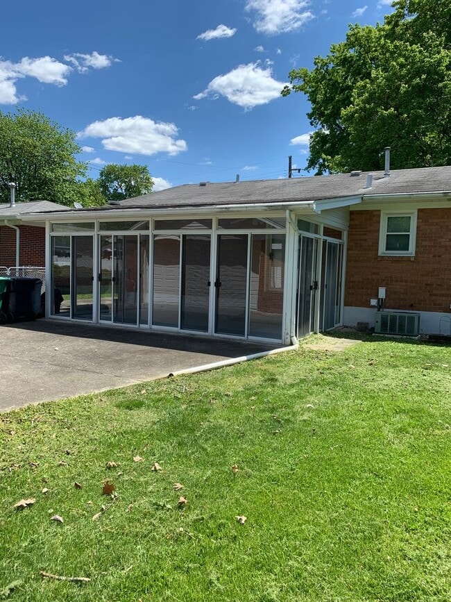 Building Photo - Updated home in Shively
