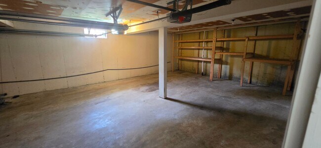 Building Photo - 11864 Featherwood Dr
