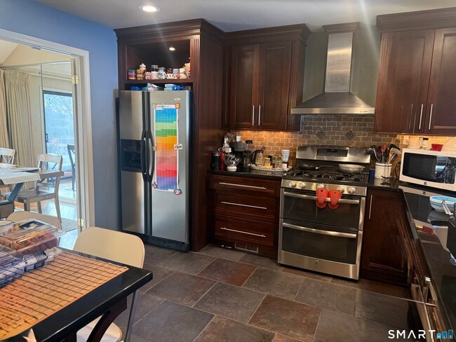 Building Photo - 8 Crossroads Ln