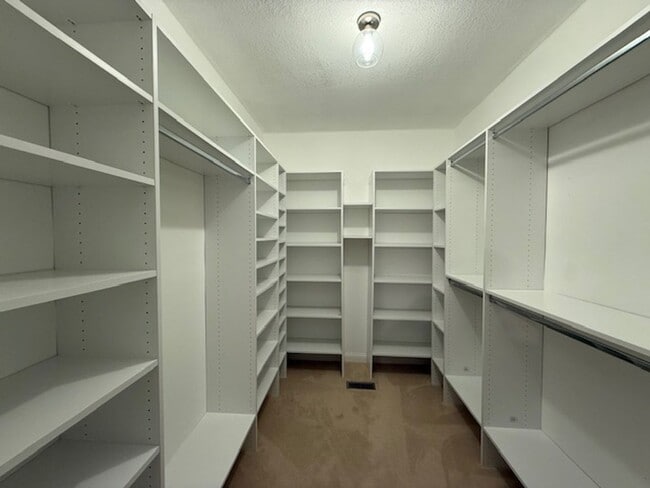 Building Photo - Maroa-Forsyth Ranch For Rent!