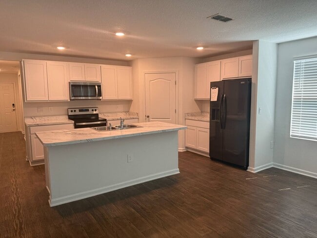 Building Photo - Awesome 4/2 Located in Desirable Yulee Area Nassau County Priced to rent, won't last long!
