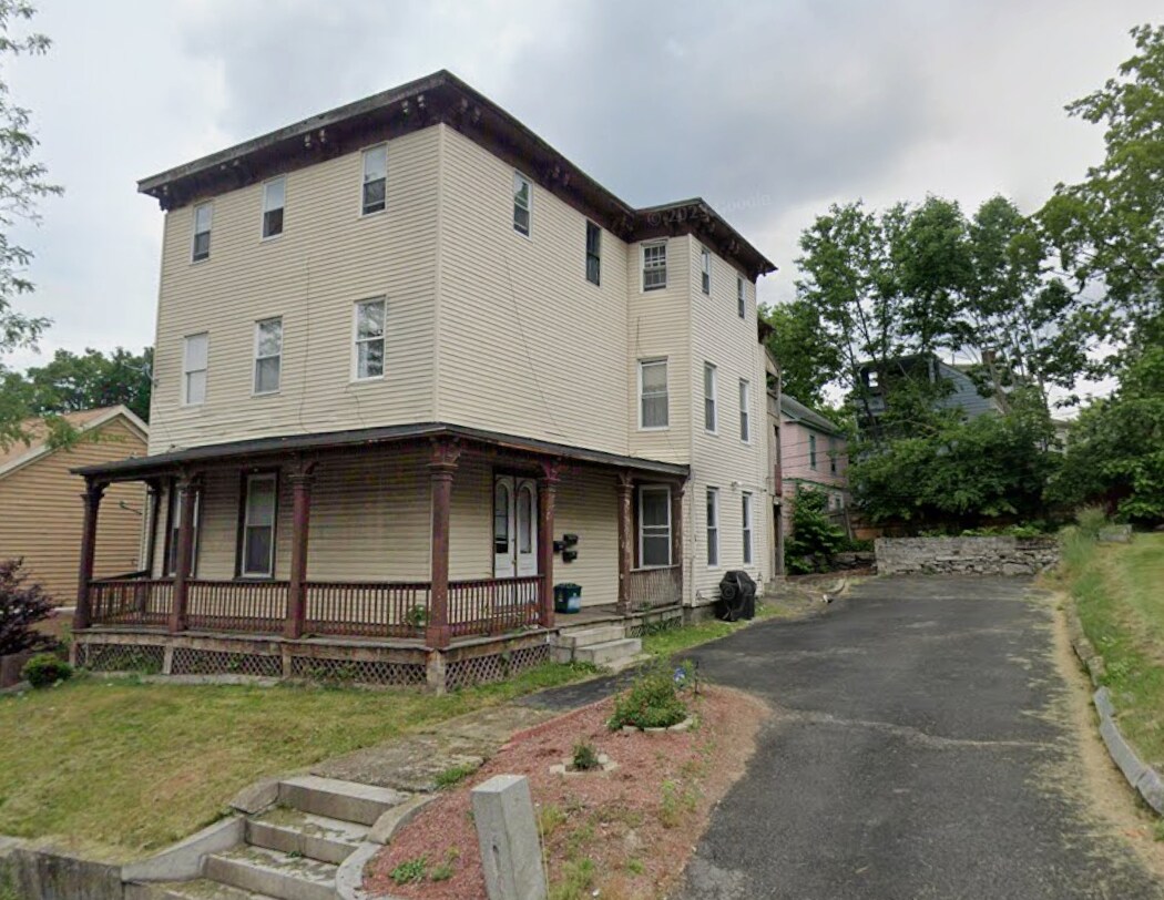 Building Photo - 84 Chatham St