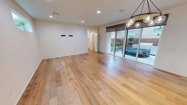 Building Photo - PRICE REDUCED | SOLAR | Great Location