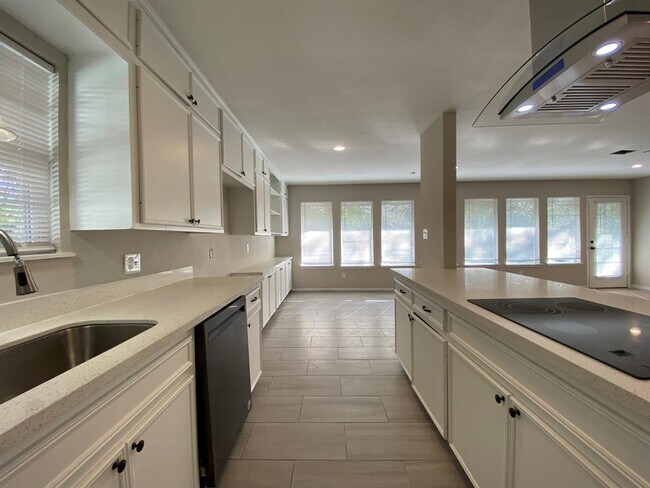 Building Photo - 3909 Ascot Ln