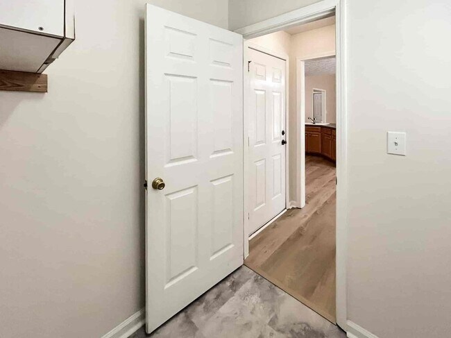 Building Photo - 6090 Farmwood Way SE